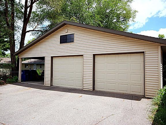 2nd image of 719 23rd Ave N