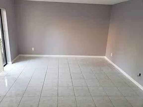 4th image of 1440 N Lawnwood Cir APT 18D