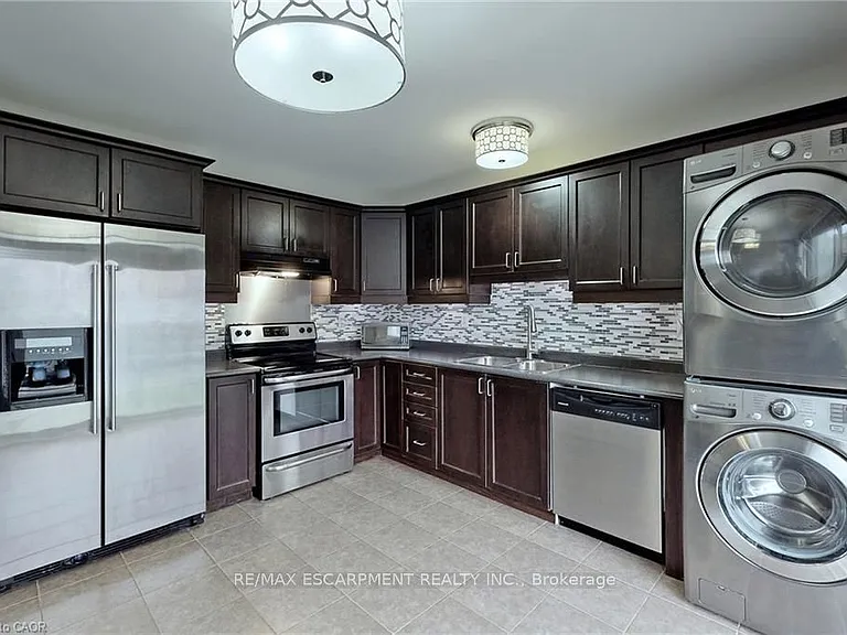 1005 Farmstead Dr #MAIN UPPER — Photo 3
