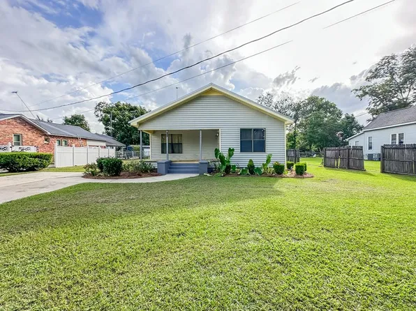 108 S Greenwood St, Geneva, AL 36340