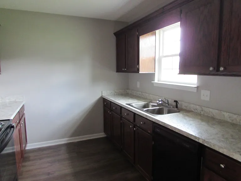 1000A Mayfield Dr — Photo 4