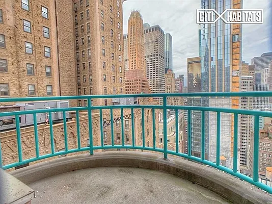 Rented by Voro, LLC | media 11