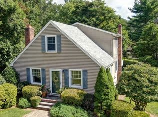 11 Chester Pl, Chester, NJ 07930