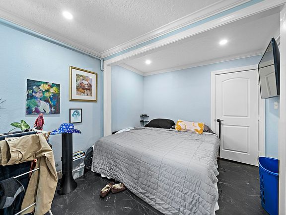 4th image of 609 Sealy St #3