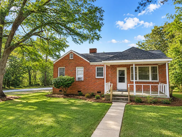 1635 Dupont Dr — Photo 1