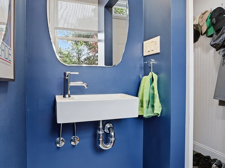 1526 D St SE #1 — Photo 12