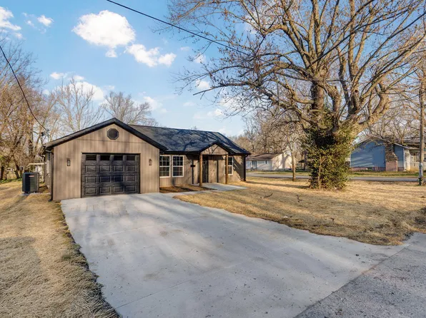 703 S Adams Avenue, Aurora, MO 65605