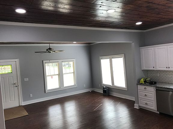 4th image of 418 Yates St