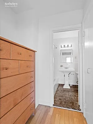 Rented by Sotheby's International Realty | media 11
