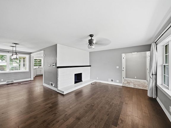 4th image of 3219 N Twelve Oaks Dr