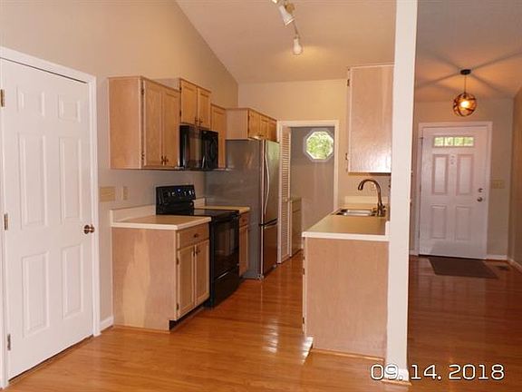 5th image of 1096 Hidden Creek Ct