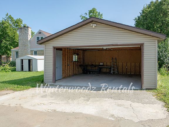 2nd image of 1405 Emilie St