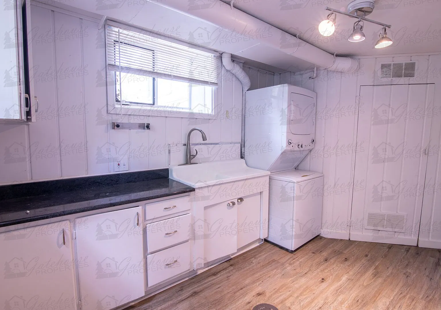 Comfortable 2-Bedroom Apartment Near Washington Park — Photo 3