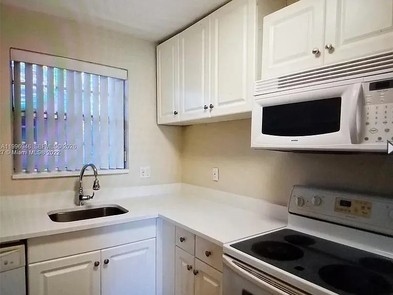 12500 NE 5th Ave #309 — Photo 3