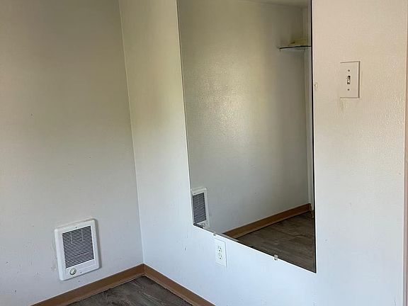 4th image of 3613 13th Ave S #B