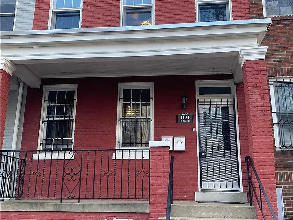 1121 D St NE #1