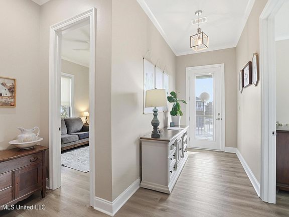 5th image of 209 White Harbor Rd