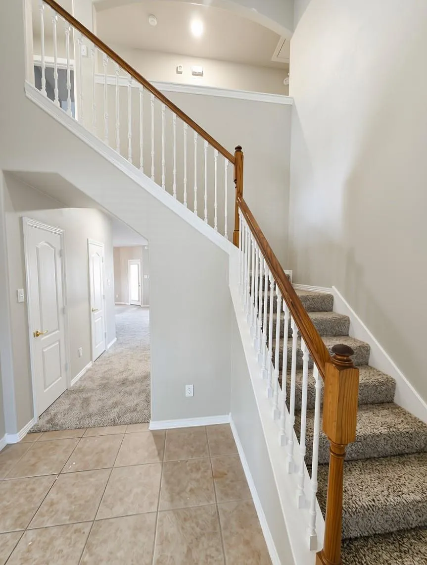 4 bed, 2.5 bath, 2622 sqft, $2,600 — Photo 4