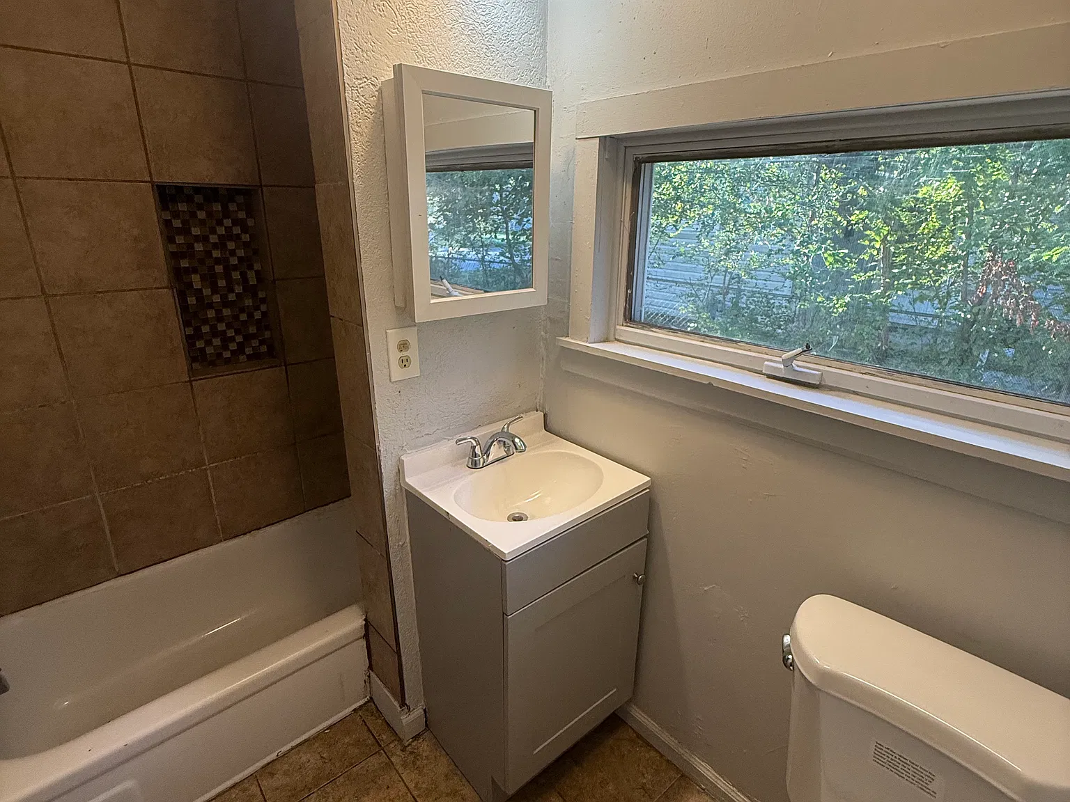 2 bed, 1240 sqft, $995 — Photo 4