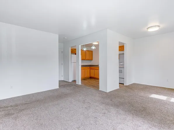 32005 W Twelve Mile Rd, Farmington, MI