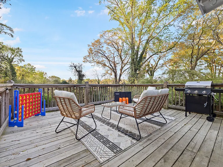 547 Erin Ave SW — Photo 3
