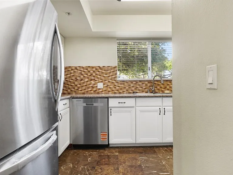 420 Riverdale Dr #11 — Photo 13