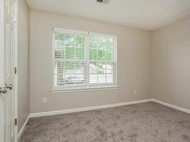 50 Oakland Woods Cv — Photo 12