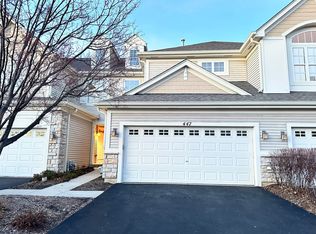 447 Vaughn Cir, Aurora, IL 60502