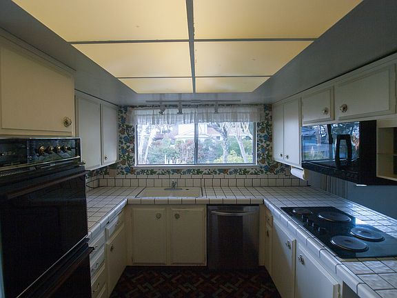 5th image of 8 Westward Dr