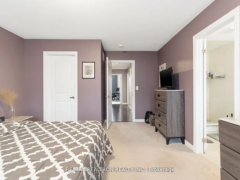 19 Sutcliffe Dr — Photo 15