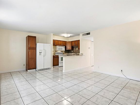 2nd image of 4051 NE 13th Avenue #62