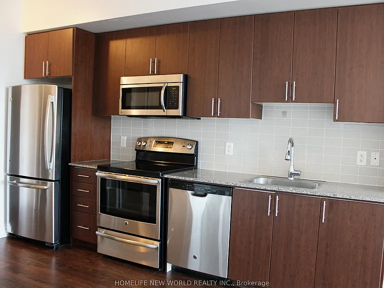 7161 Yonge St #429 — Photo 9