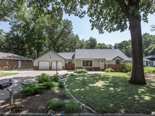 3002 W Brookside Dr, Peoria, IL 61615