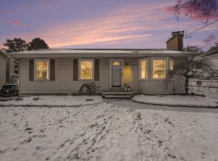 1107 Worcester Dr NE, Grand Rapids, MI 49505