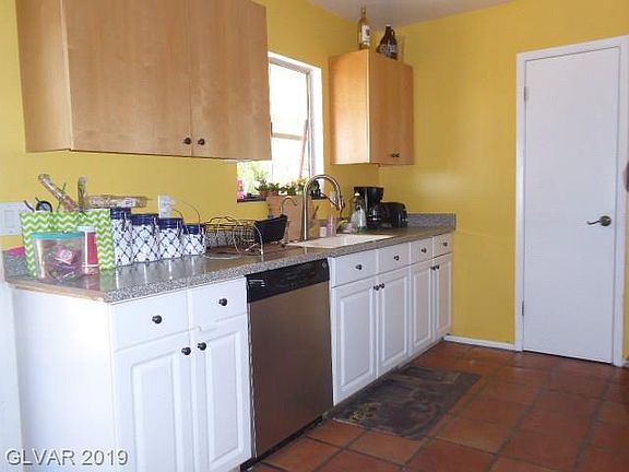 3rd image of 320 Lorenzi St