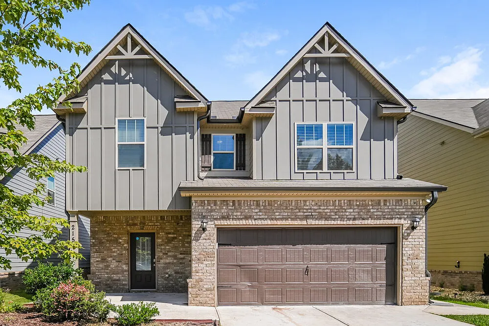 4 bed, 2.5 bath, 2146 sqft, $3,040 — Photo 1