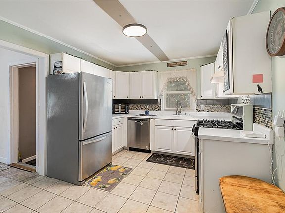 5th image of 2210 Hubert St