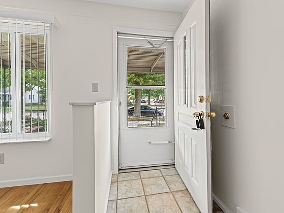 5th image of 3057 Chandler Ave