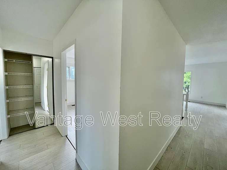 240A Wallace Rd — Photo 18
