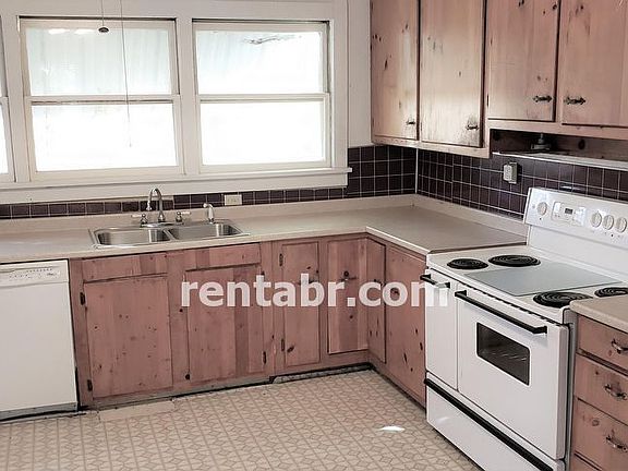 5th image of 547 East St