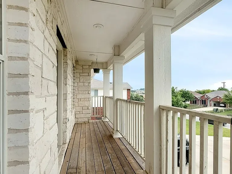 2426 Caroline Ct — Photo 12
