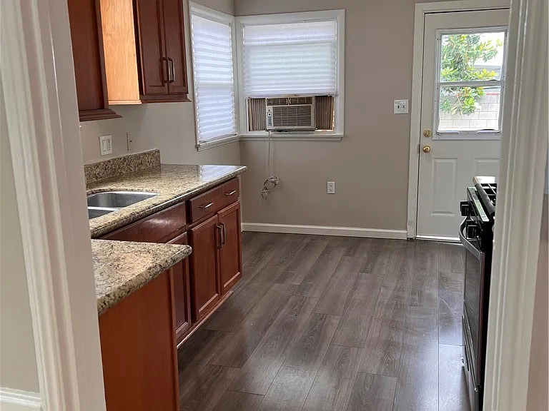 6607 Aura Ave — Photo 8