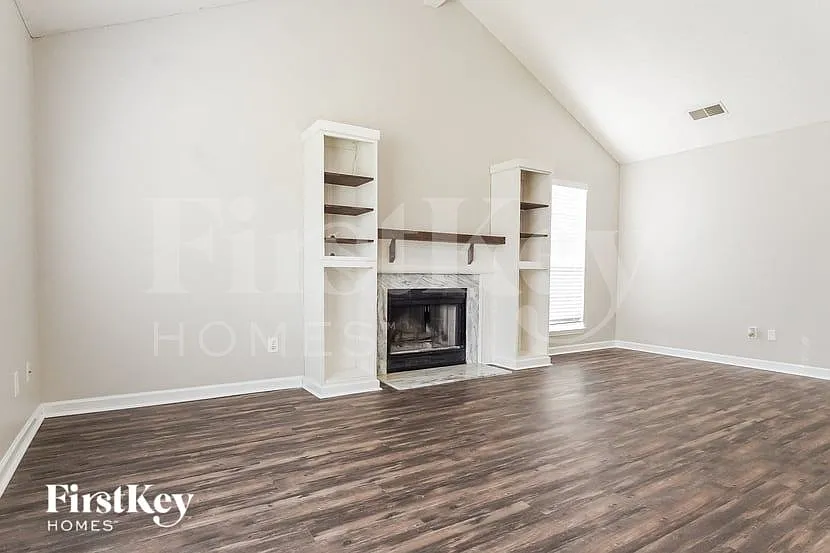 3 bed, 2.0 bath, 1418 sqft, $1,975 — Photo 3