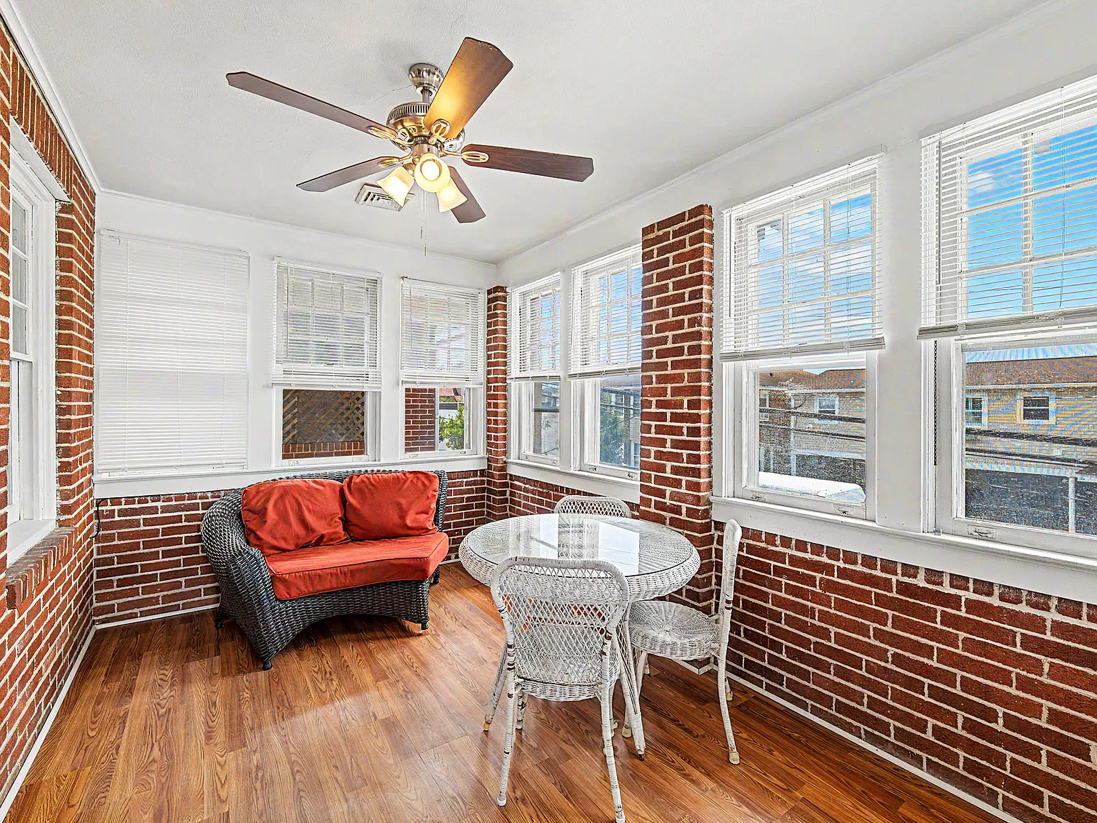 3 bed, $1,800 — Photo 2