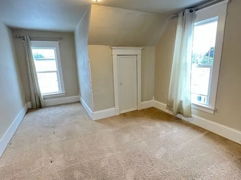 2211 Walnut St — Photo 9