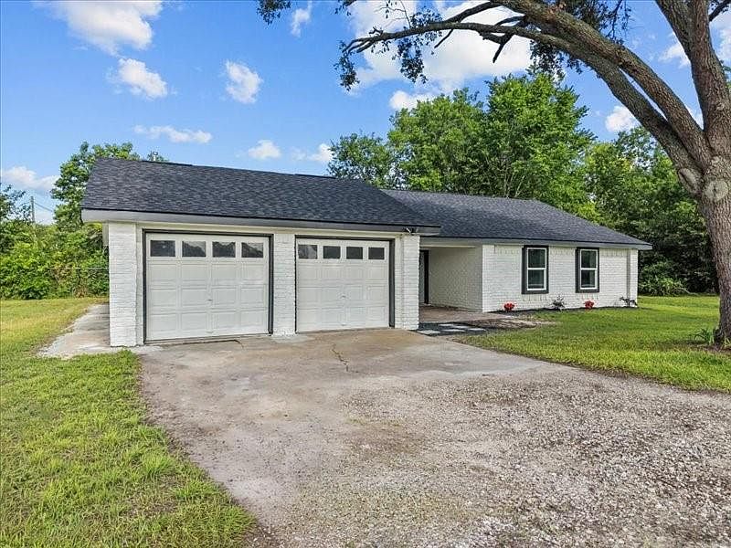 1st image of 211 Avenue I