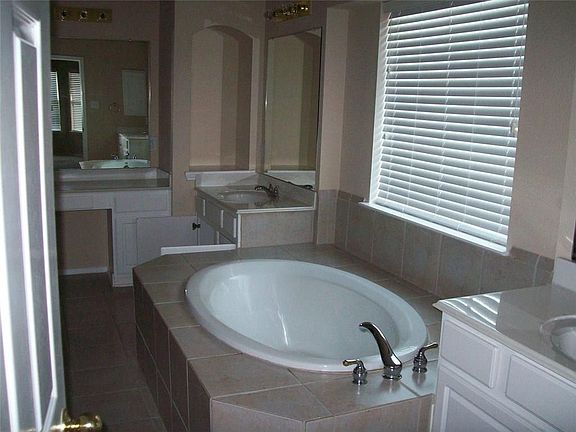 5th image of 3404 Melvin Dr