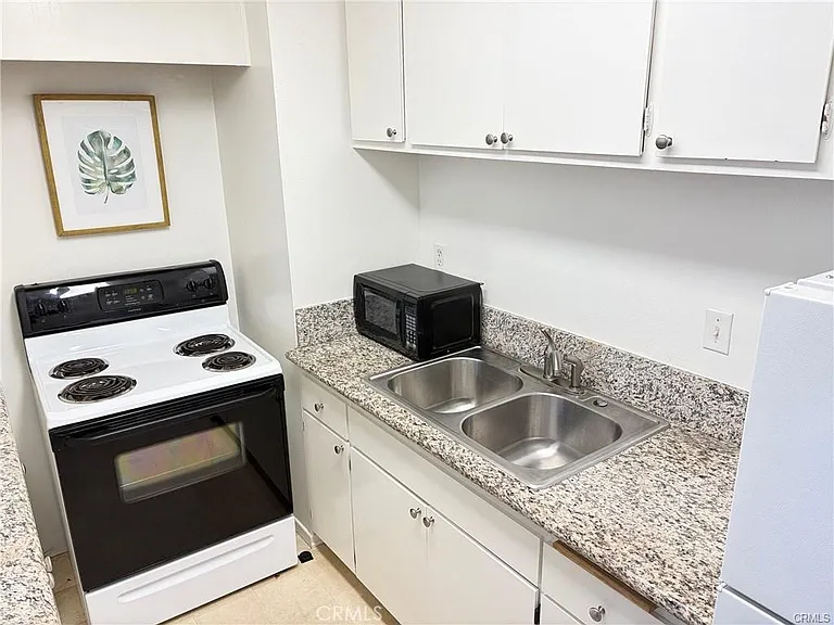 5585 E Pacific Coast Hwy #125 — Photo 16