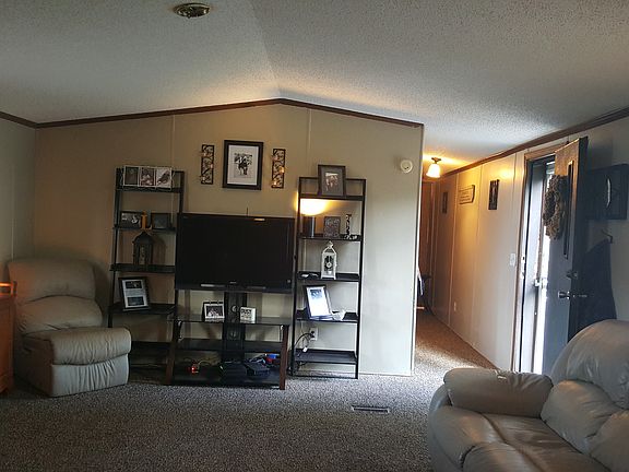 3rd image of 134 Hollyhock Ln