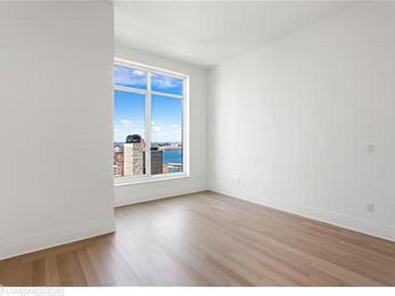 4th image of 30 Park Pl #41E